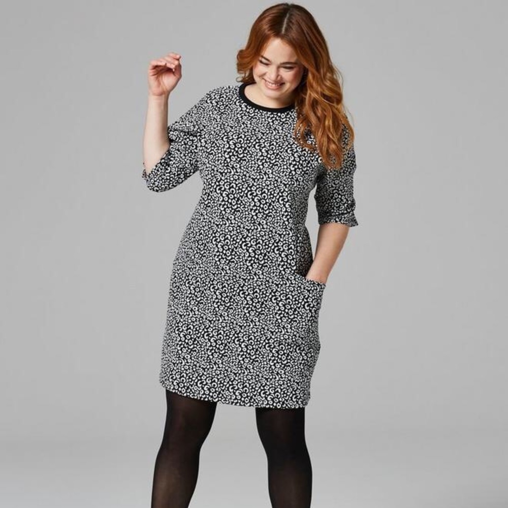 Animal print dress with pockets